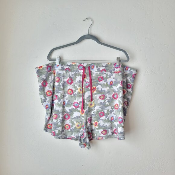 Secret Treasures Plus size Camo Floral Lounge Shorts - Picture 4 of 8
